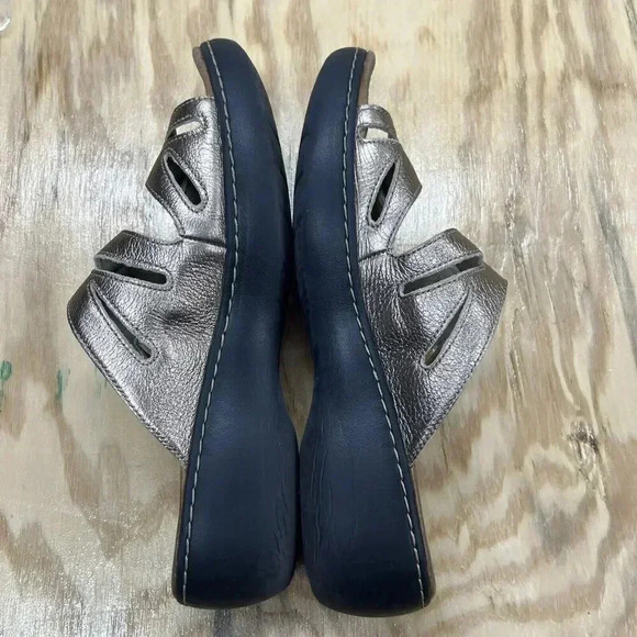 Clarks Collection Women's Slide Sandals Soft Cushion Sz 9.5 Metallic Gold - Picture 13 of 13